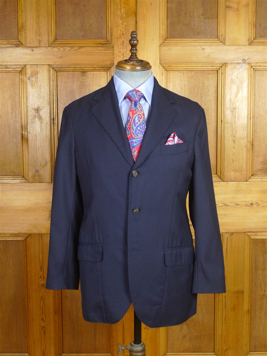 25/0996 immaculate 2018 anglo-italian hand made canvassed navy blue wool suit 40 short