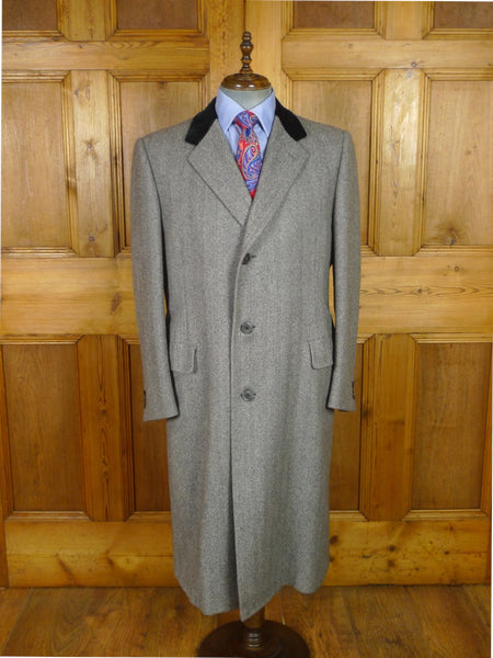 25/1028 superb vintage gieves & hawkes savile row grey herringbone wool chesterfield coat overcoat w/ black velvet collar 44 regular