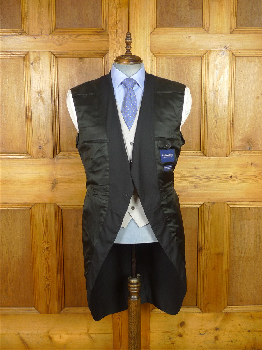 25/1031 immaculate gieves & hawkes savile row black heringbone wool morning coat 42-43 regular