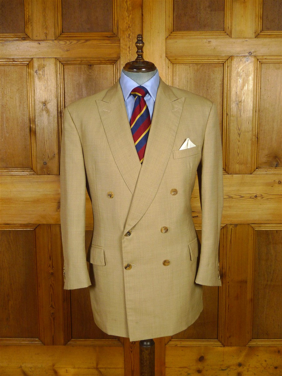 25/1056 dege & skinner 2009 savile row bespoke tan beige worsted suit w/ horn buttons 45 regular to long