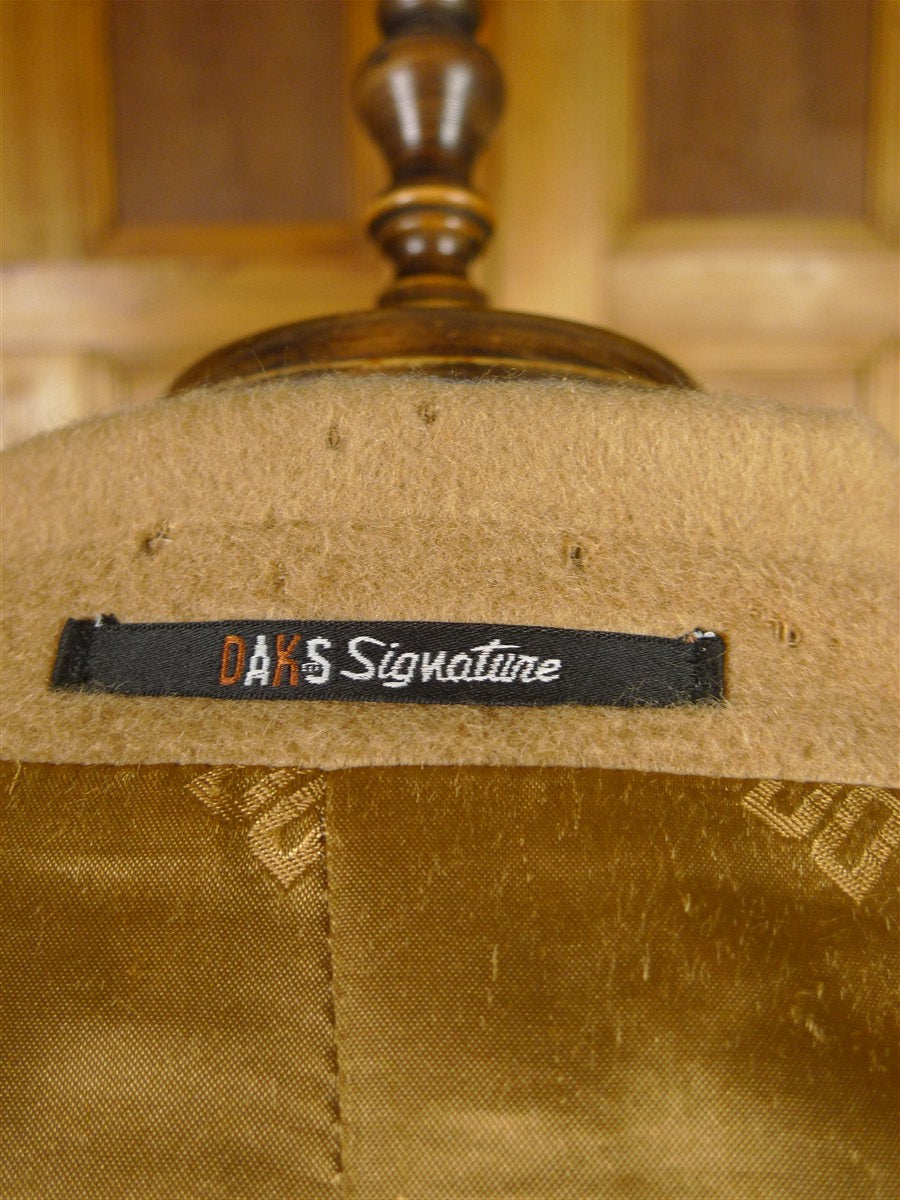 25/1086 exceptional vintage daks pure camelhair d/b polo coat overcoat w/ back strap 42