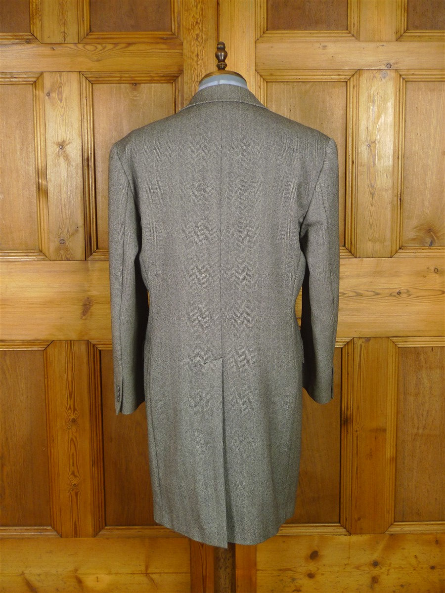 25/1143 immaculate chester barrie grey herringbone wool chesterfield coat overcoat 42 regular