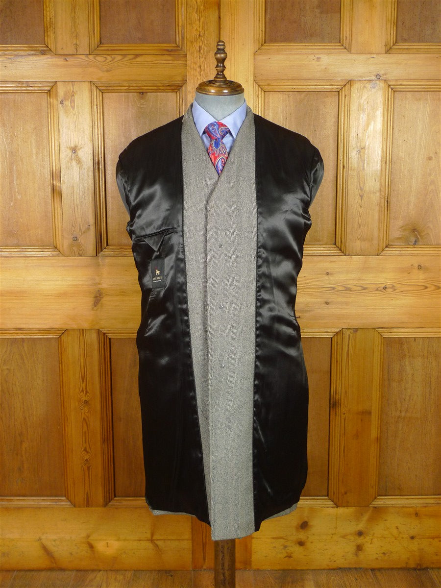 25/1143 immaculate chester barrie grey herringbone wool chesterfield coat overcoat 42 regular