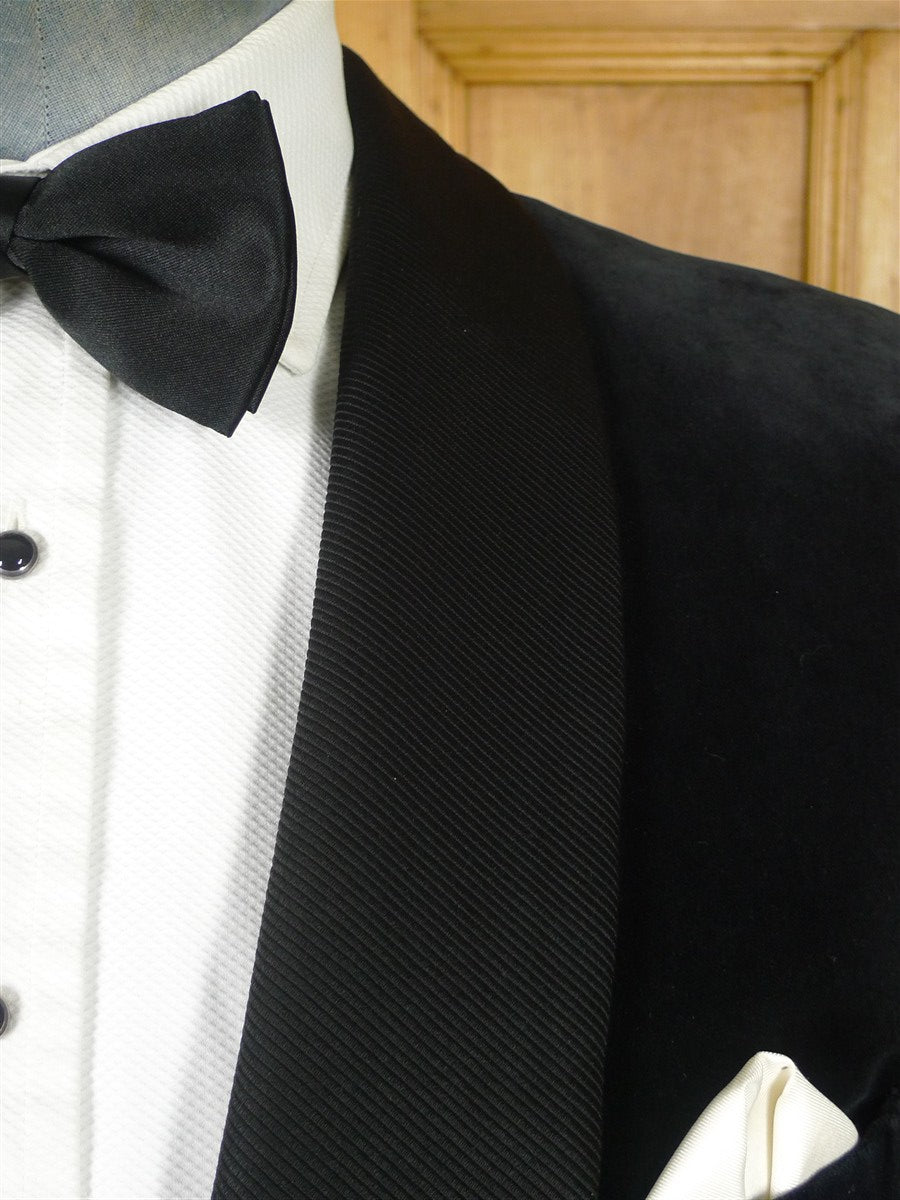 25/1157 beautiful genuine 1960s vintage fortnum & mason black velvet dinner / smoking jacket w/ grosgrain facings 41-42 short to regular