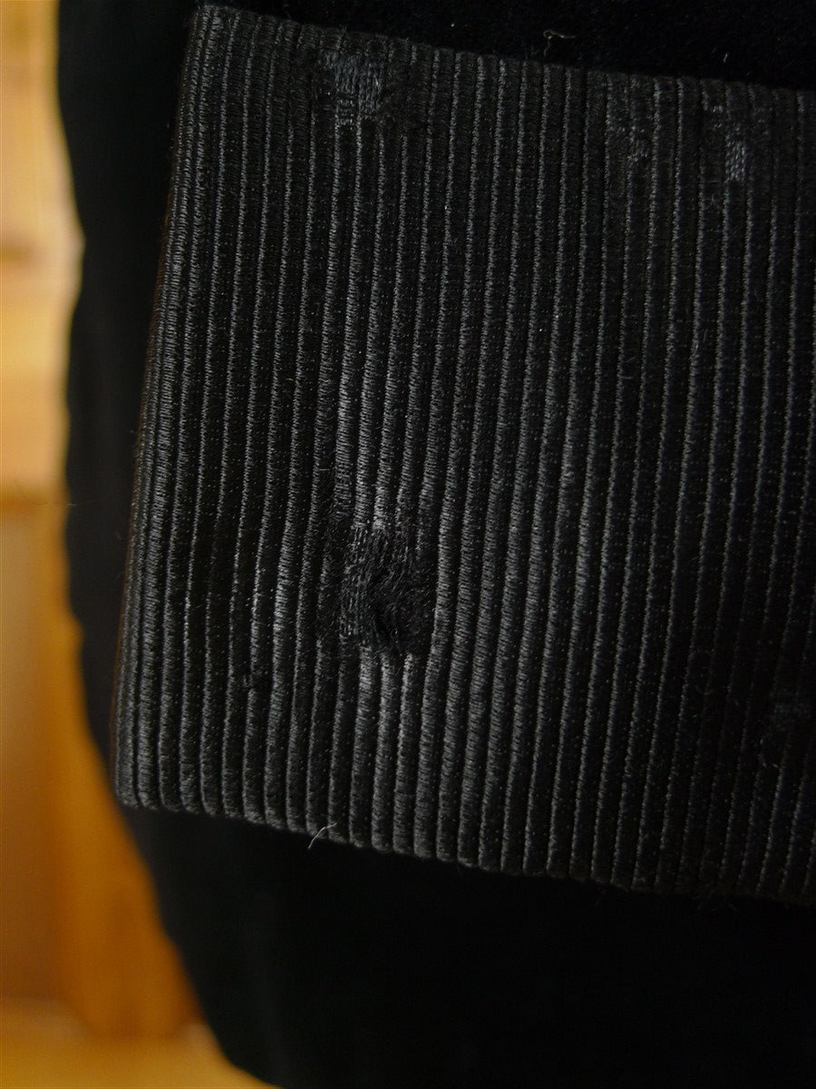 25/1157 beautiful genuine 1960s vintage fortnum & mason black velvet dinner / smoking jacket w/ grosgrain facings 41-42 short to regular