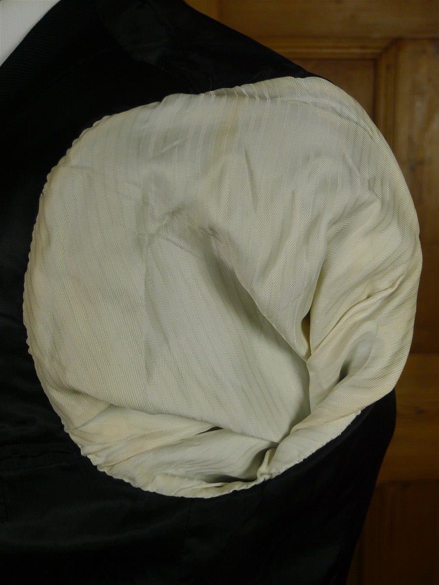 25/1157 beautiful genuine 1960s vintage fortnum & mason black velvet dinner / smoking jacket w/ grosgrain facings 41-42 short to regular