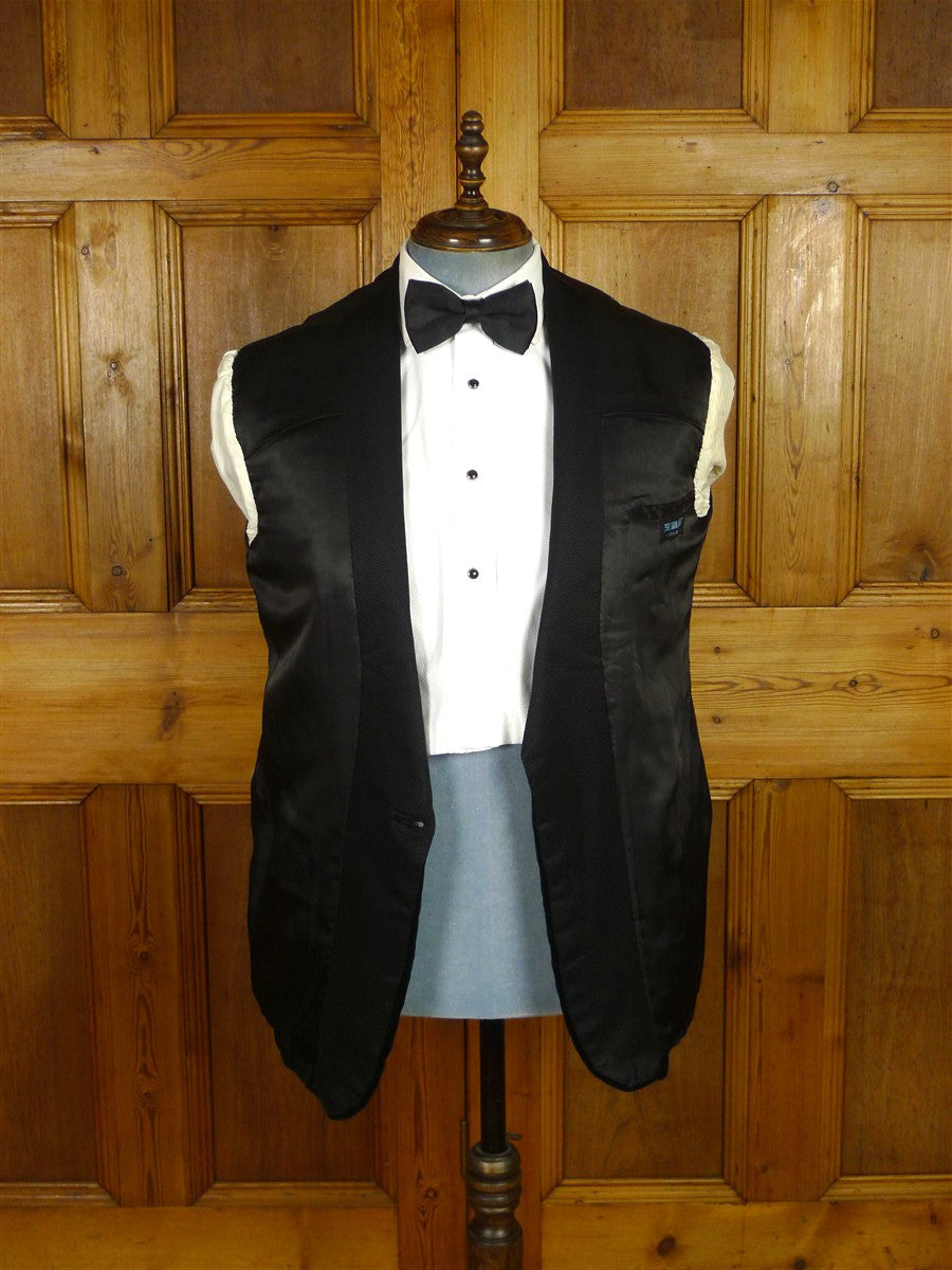 25/1157 beautiful genuine 1960s vintage fortnum & mason black velvet dinner / smoking jacket w/ grosgrain facings 41-42 short to regular
