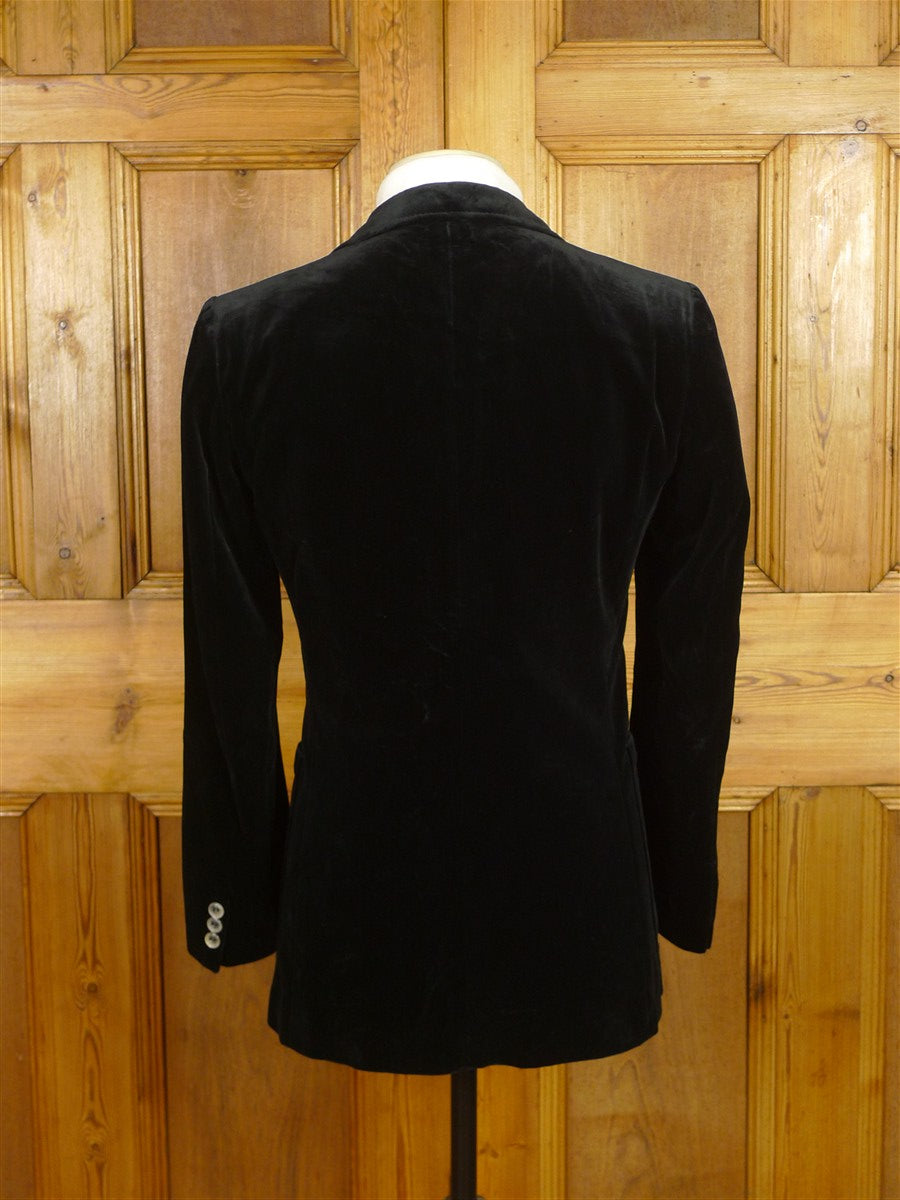 26/0018 wonderful genuine 1970s 1980s vintage black velvet jacket w/ wide peak lapels 36 short to regular