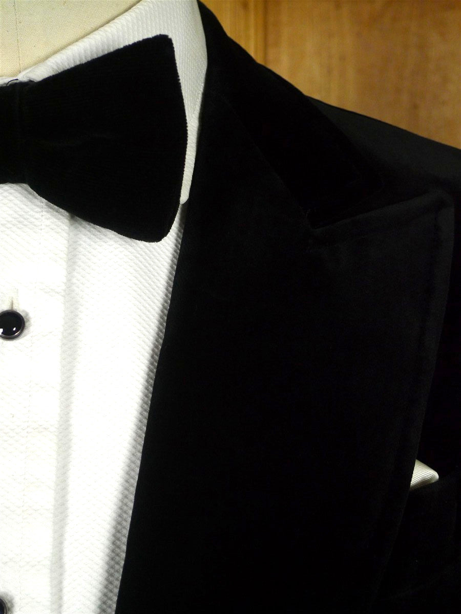 26/0018 wonderful genuine 1970s 1980s vintage black velvet jacket w/ wide peak lapels 36 short to regular