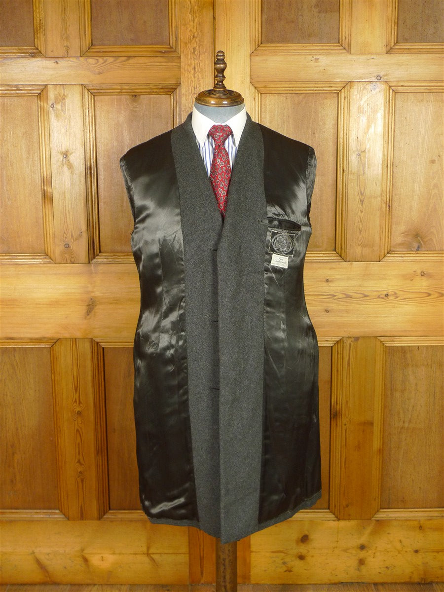 25/1175 immaculate vintage aquascutum pure lambswool grey overcoat 40 regular