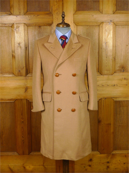 26/0057 stunning vintage daks virgin wool camel coat british warm overcoat w/ leather buttons 38 short