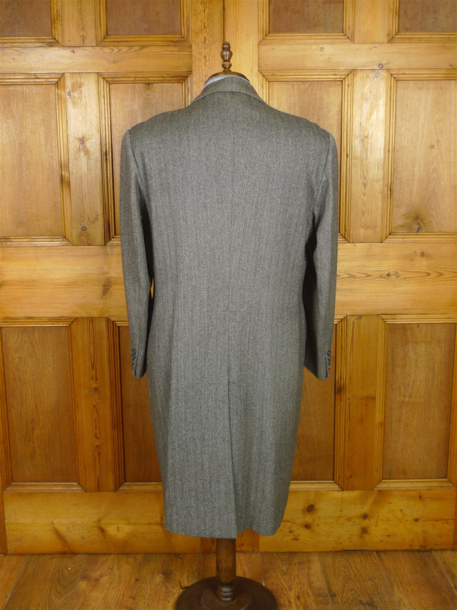 26/0075 immaculate vintage graham browne city of london bespoke grey herringbone wool overcoat w/ burgundy lining 41