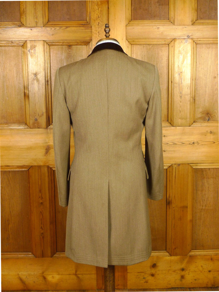 26/0090 immaculate irish venetian wool covert coat w/ velvet collar 38