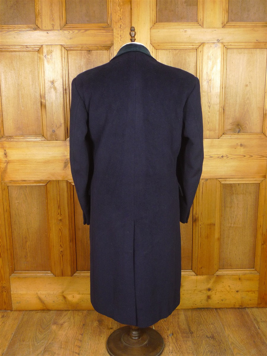 26/0099 beautiful 1950s 1960s vintage extra-heavyweight navy blue textured crombie wool overcoat w/ velvet collar 42