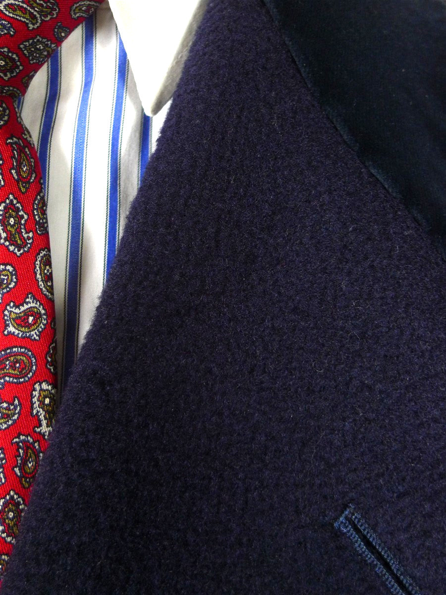 26/0099 beautiful 1950s 1960s vintage extra-heavyweight navy blue textured crombie wool overcoat w/ velvet collar 42