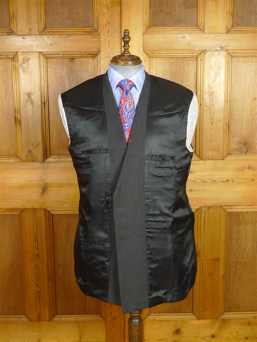 26/0113 immaculate vintage hackett london grey worsted & mohair d/b suit 43 long