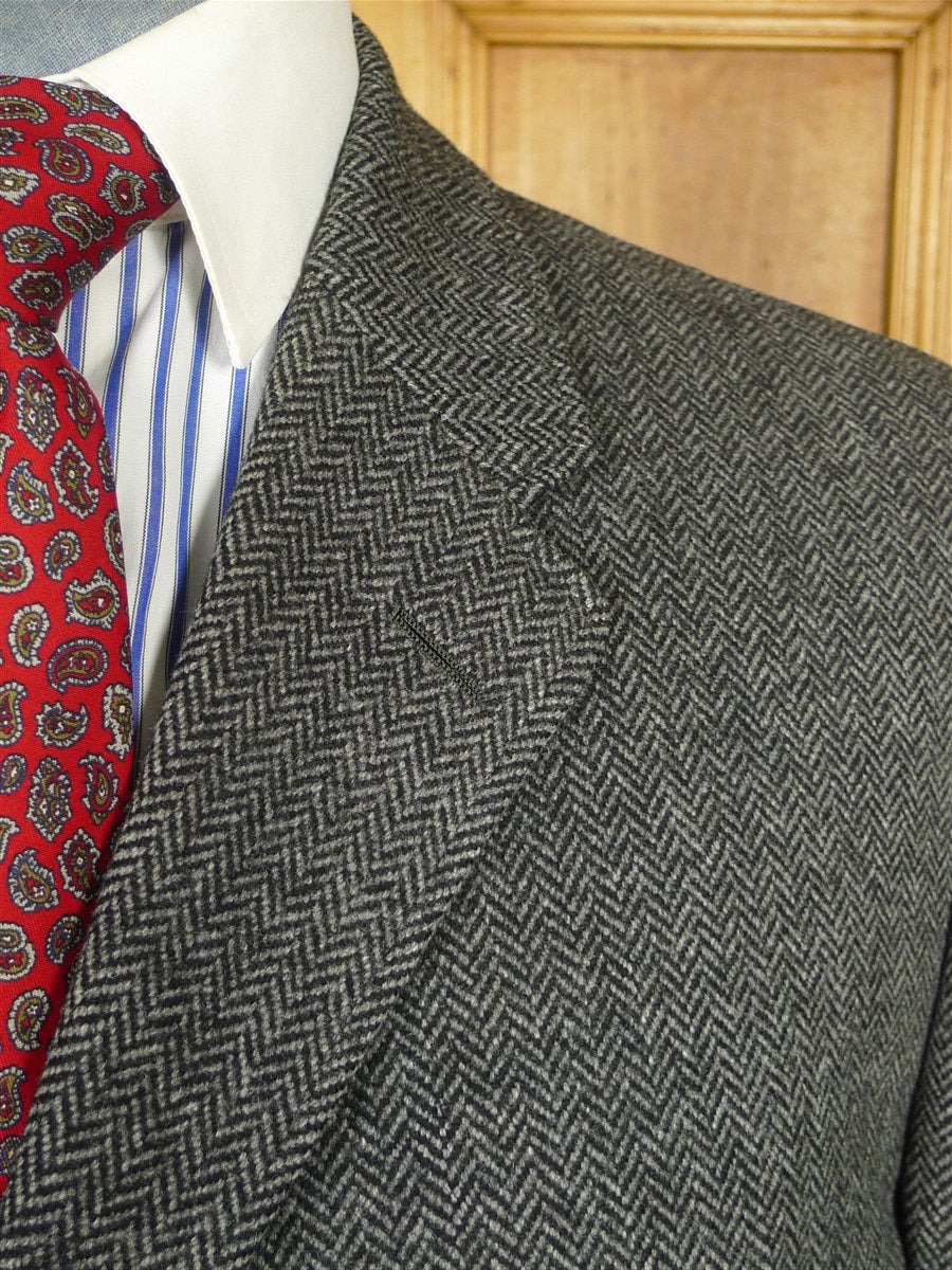 26/0134 heavyweight vintage chester barrie savile row hand tailored grey herringbone tweed overcoat 44