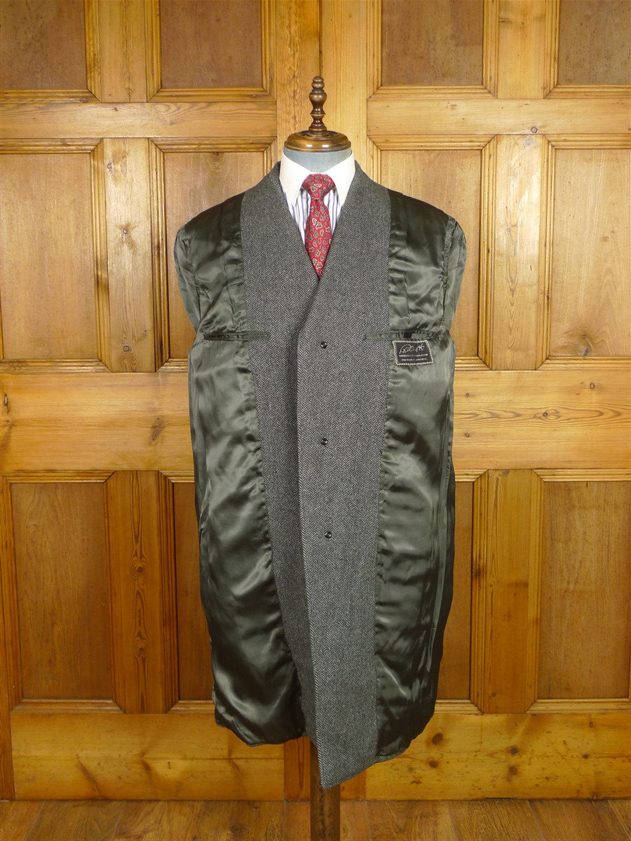 26/0134 heavyweight vintage chester barrie savile row hand tailored grey herringbone tweed overcoat 44