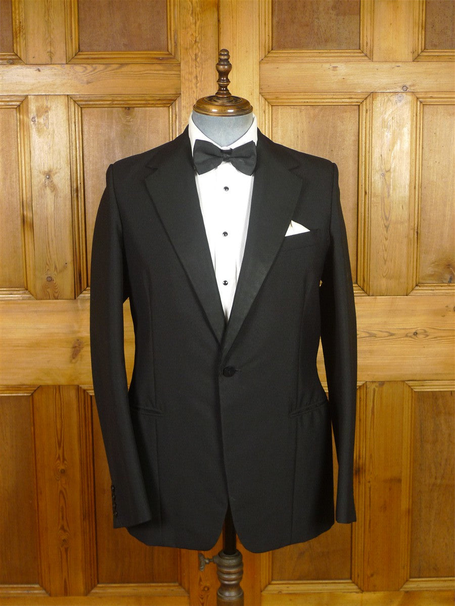 26/0148 vintage 1970s 1980s black mohair dinner jacket w/ grosgrain silk facings 40 long