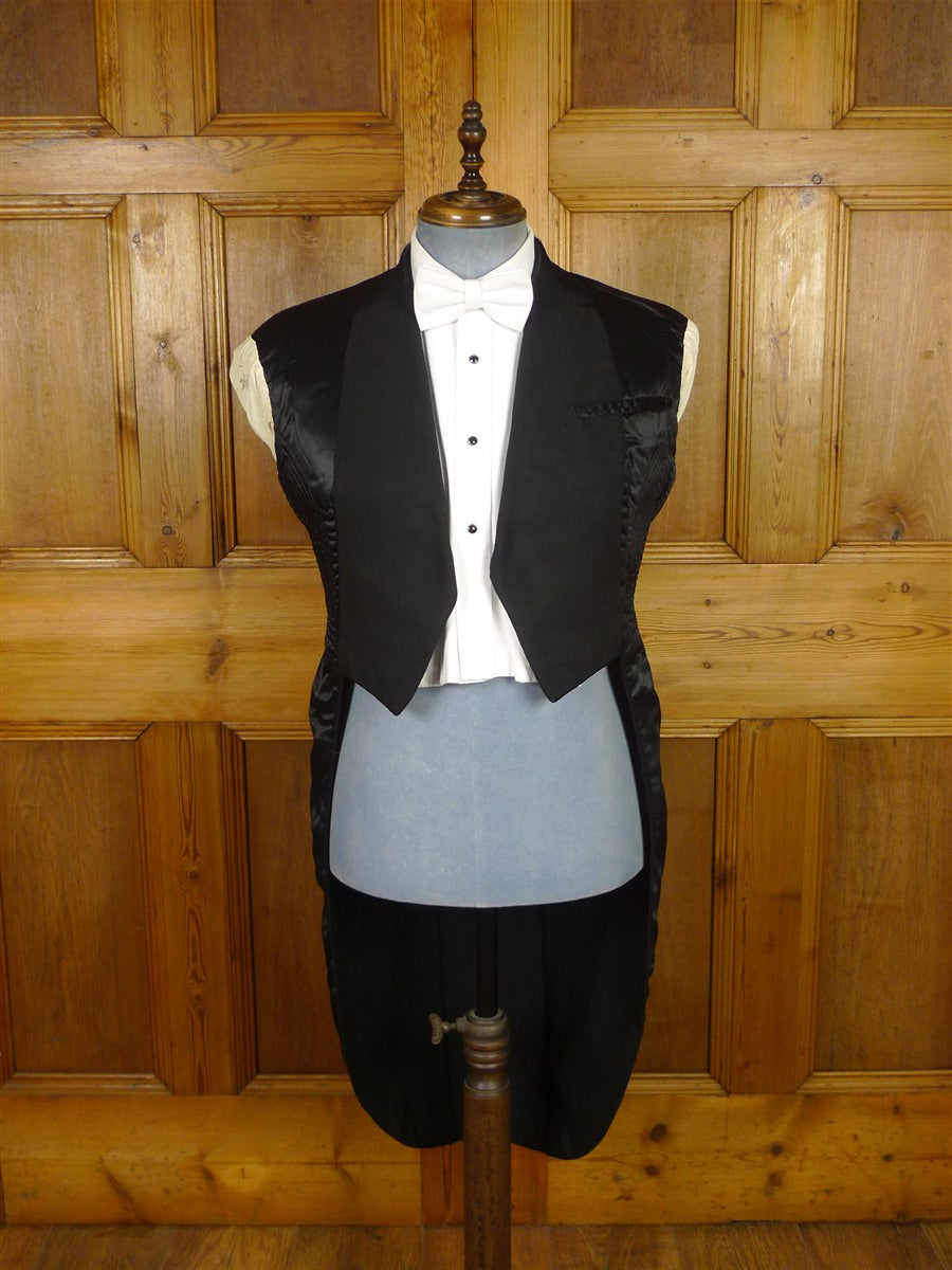26/0210 genuine 1950s vintage british black wool evening tailcoat w/ grosgrain silk facings 39-40 regular