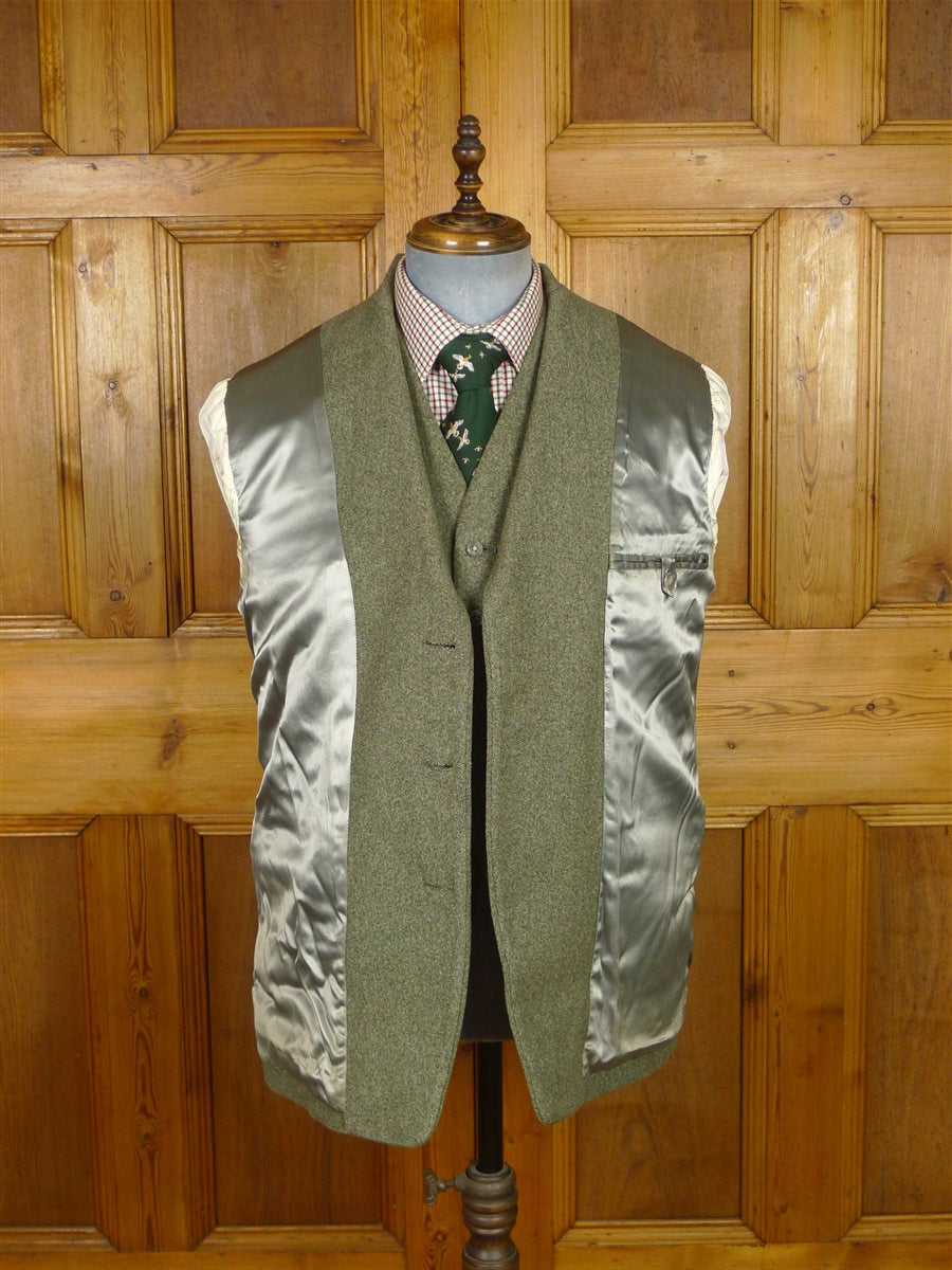 26/0234 superb extra-heavyweight bespoke green twill tweed 3-piece country suit w/ ghillie collar 42 short