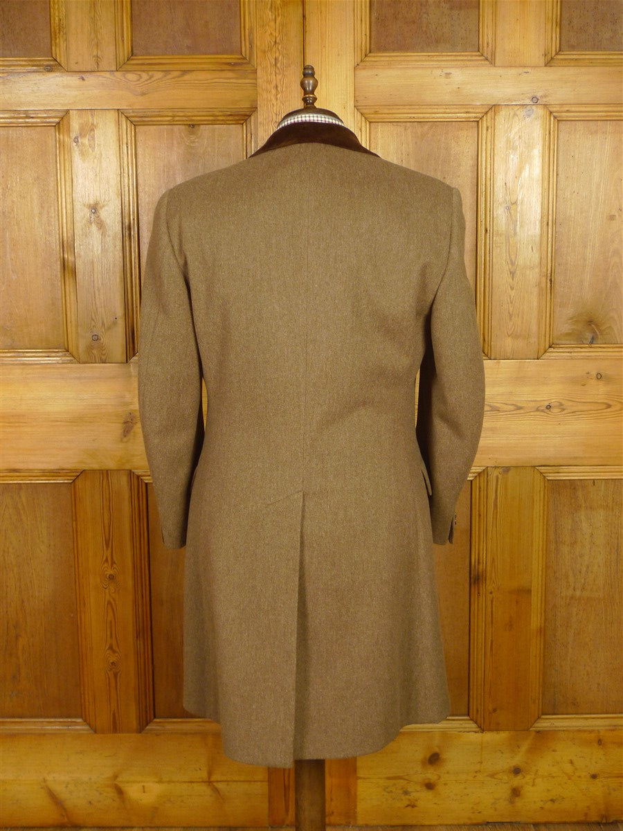26/0307 immaculate vintage aquascutum fawn brown venetian wool covert coat overcoat w/ velvet collar 41-42