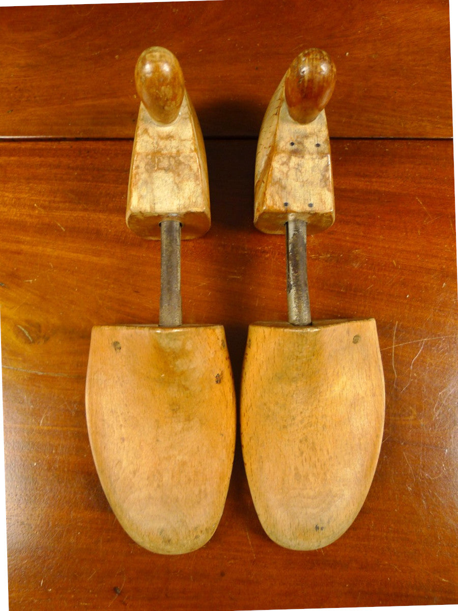 26/0402 genuine vintage wooden shoe block tree 7