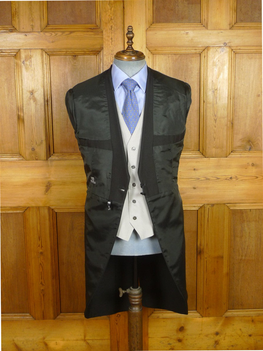 26/0475 immaculate british vintage black wool-mohair mix morning coat 39-40 long