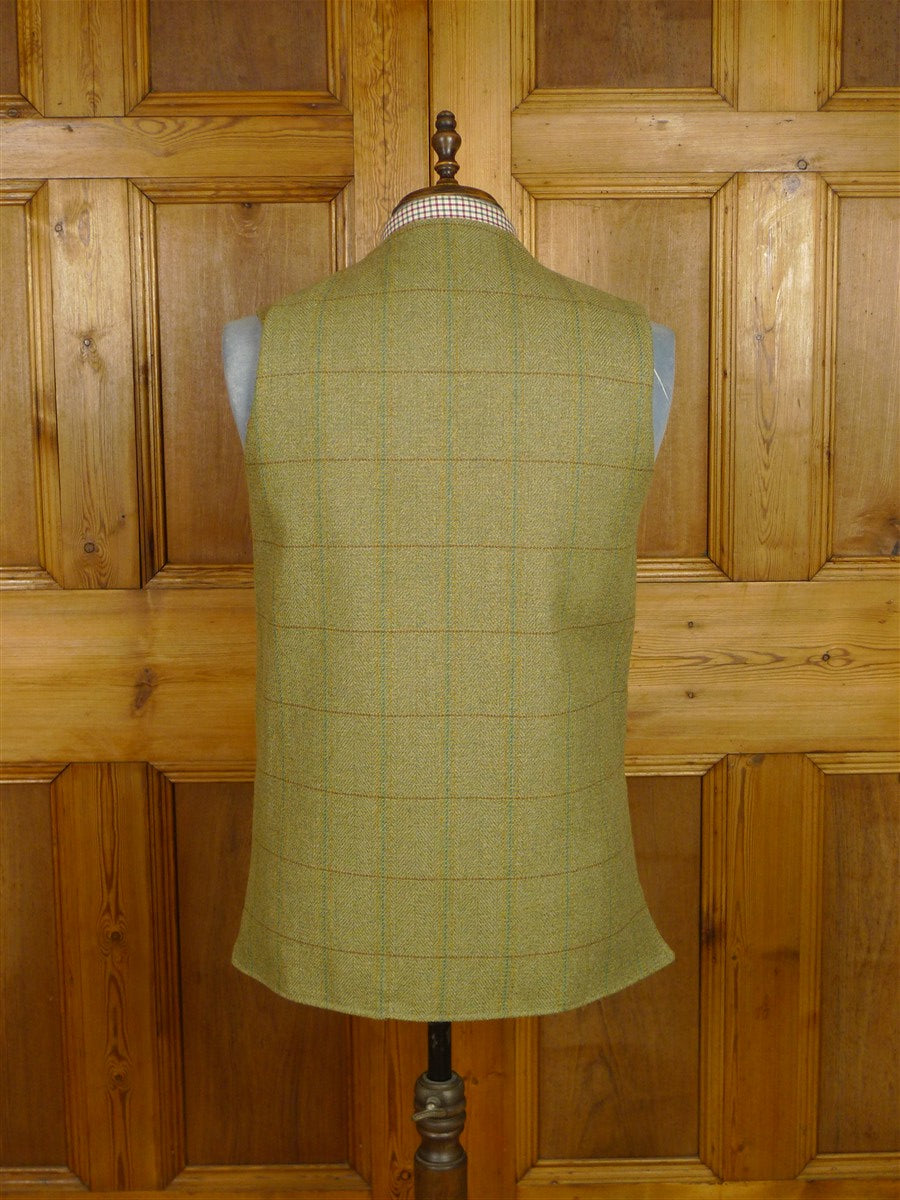 26/0465 immaculate vintage british green wp check tweed shooting vest waistcoat w/ suede facings 40-42