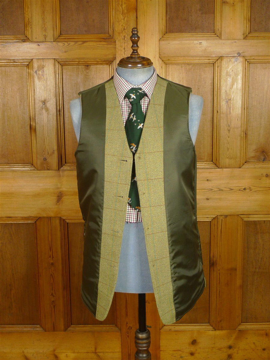 26/0465 immaculate vintage british green wp check tweed shooting vest waistcoat w/ suede facings 40-42