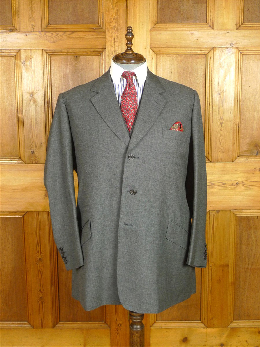 26/0497 near immaculate 2013 henry poole savile row bespoke grey pick weave 3-piece worsted suit 46 extra long