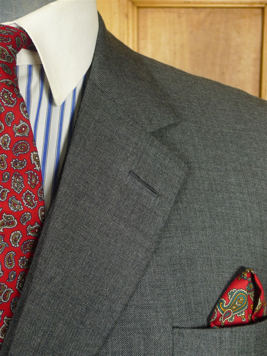 26/0497 near immaculate 2013 henry poole savile row bespoke grey pick weave 3-piece worsted suit 46 extra long