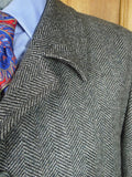 26/0638 immaculate grey herringbone tweed continental style overcoat 48
