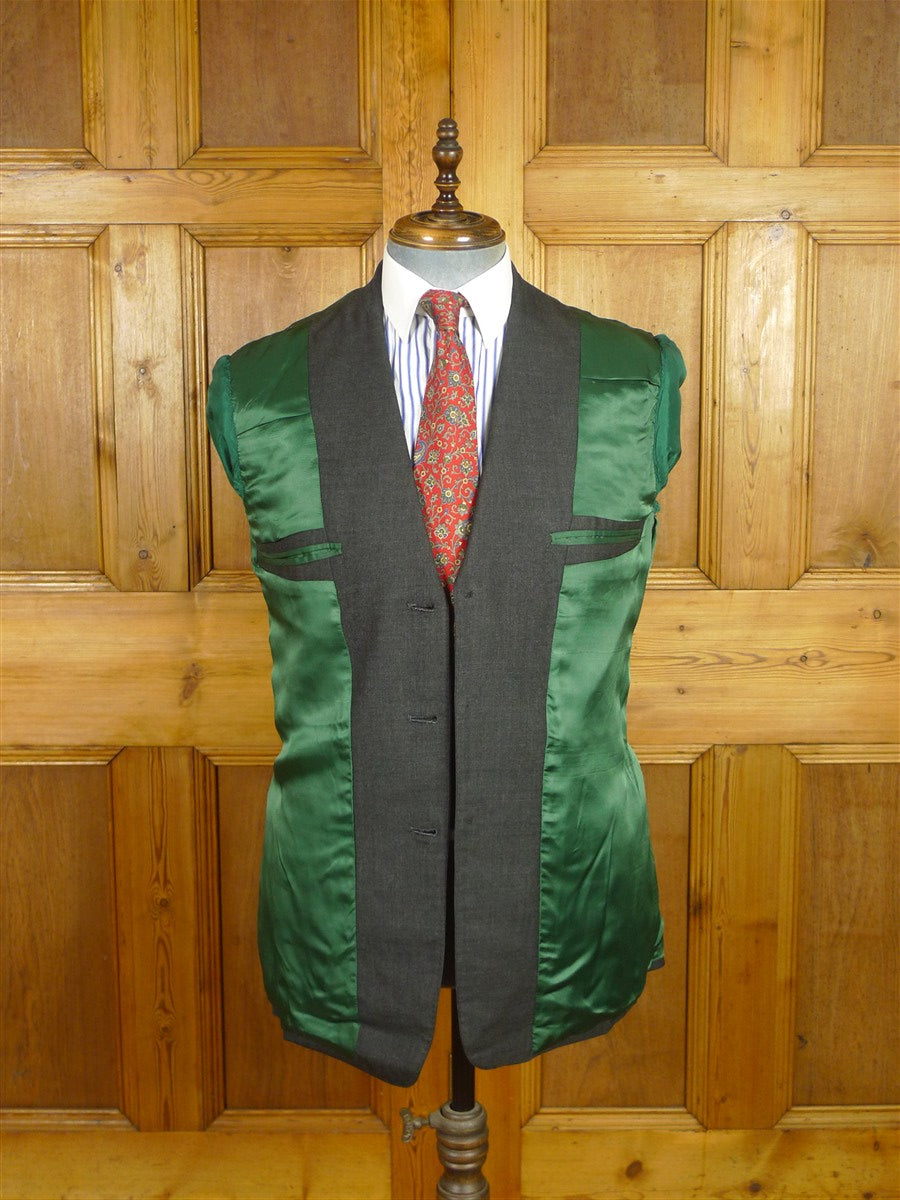 26/0666 immaculate buckleigh sw1 london bespoke grey worsted wool suit w/ green lining 38 short to regular