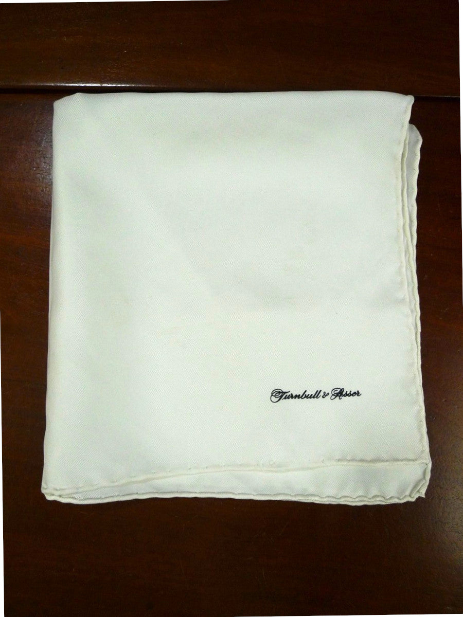 26/0744 immaculate turnbull & asser Jermyn St. cream 100% silk pocket square