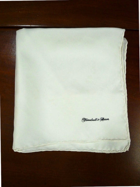 26/0744 immaculate turnbull & asser Jermyn St. cream 100% silk pocket square