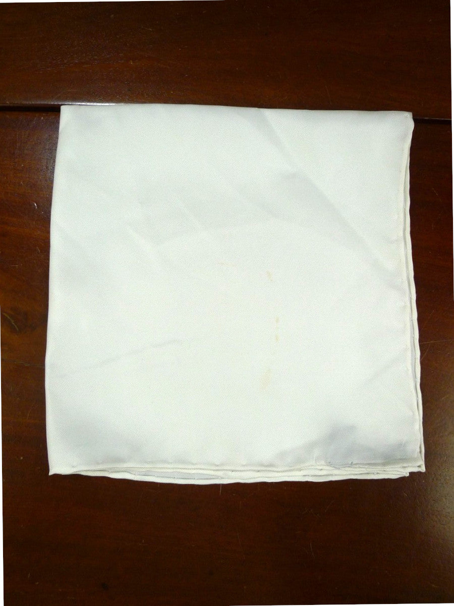 26/0734 turnbull & asser Jermyn St. cream 100% silk pocket square