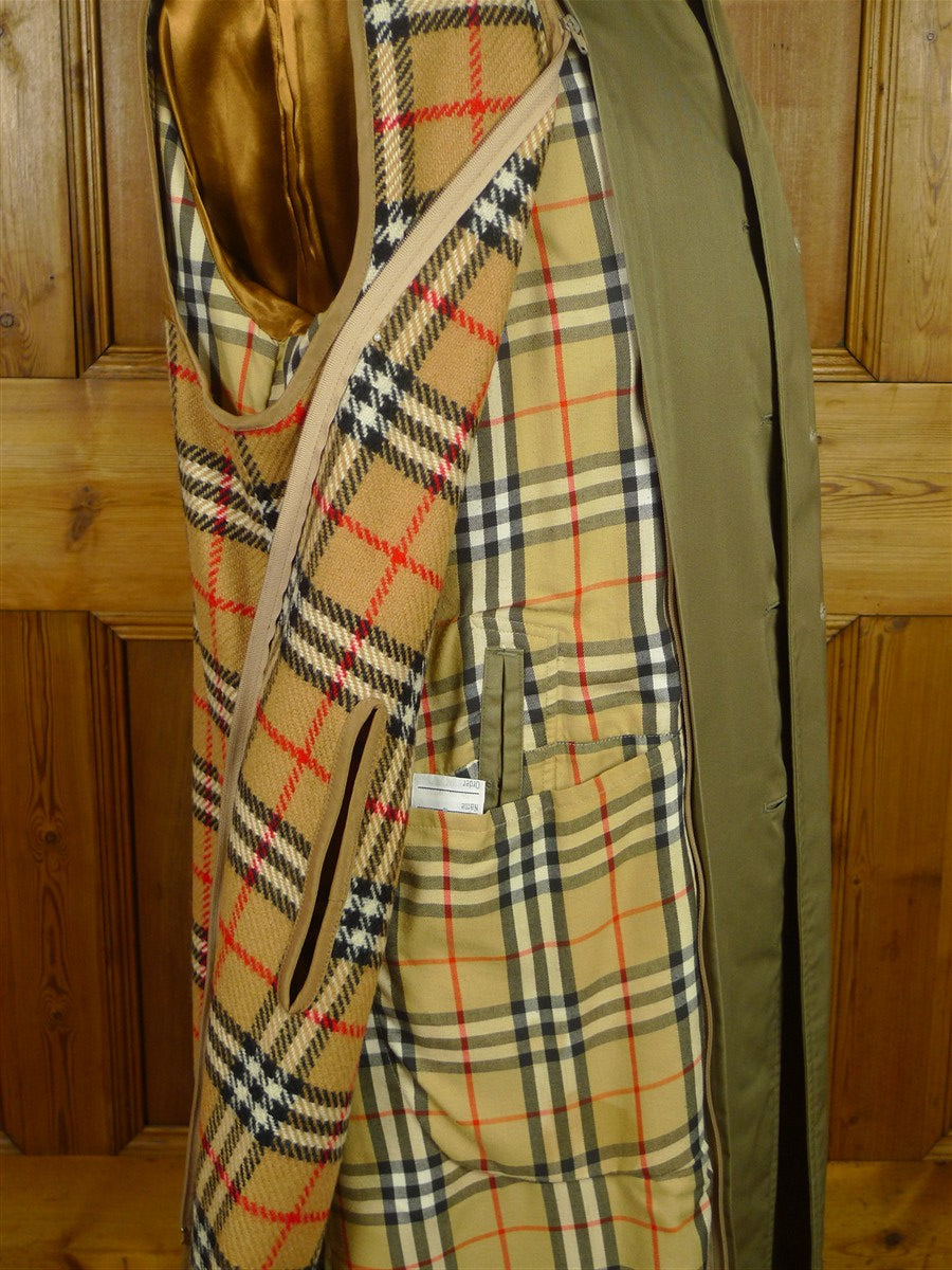 26/0796 near immaculate vintage green burberry cotton mix raincoat mac w/ detachable liner 44
