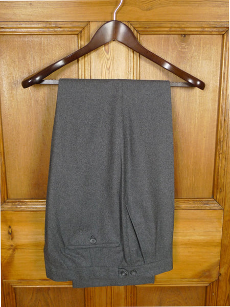 26/0837 immaculate vintage aquascutum grey worsted flannel flat front trouser w/ daks tabs 34