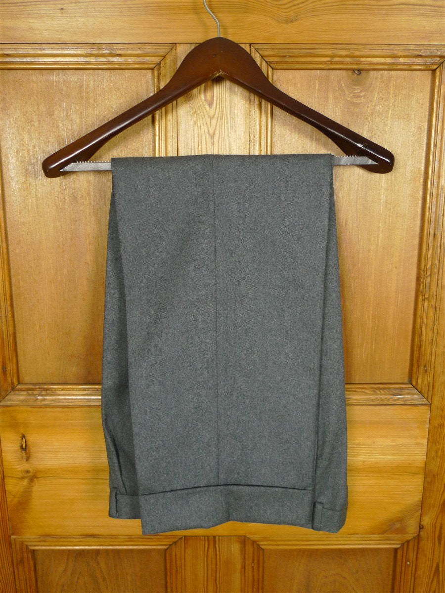 26/0838 immaculate vintage daks grey worsted flannel twin-pleat trouser w/ turn-ups 33
