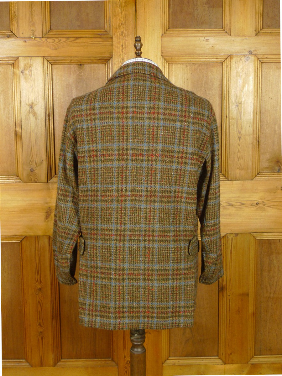 26/0982 exceptional immaculate vintage invertere tweed field shooting coat w/ action back & red wool lining 40-42