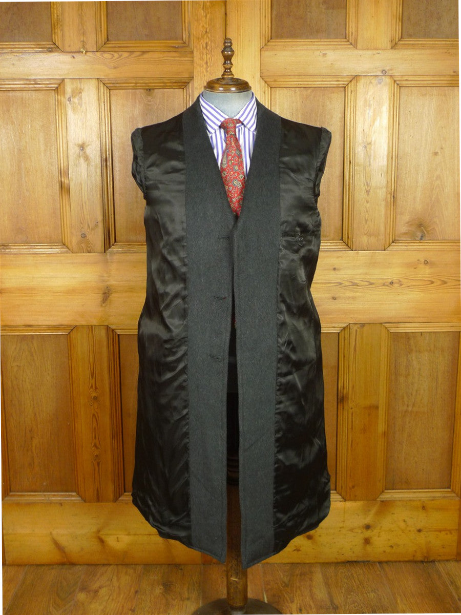 26/1022 immaculate vintage heavyweight grey chesterfield overcoat coat 40