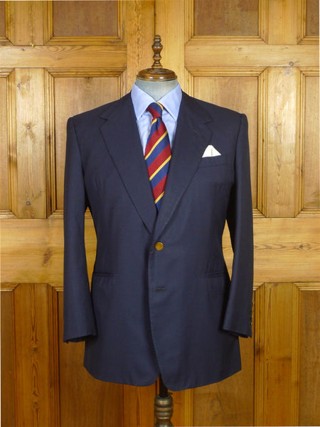 26/0984 wonderful vintage bespoke tailored navy blue worsted blazer w/ yorkshire hunt buttons & red lining 43 short