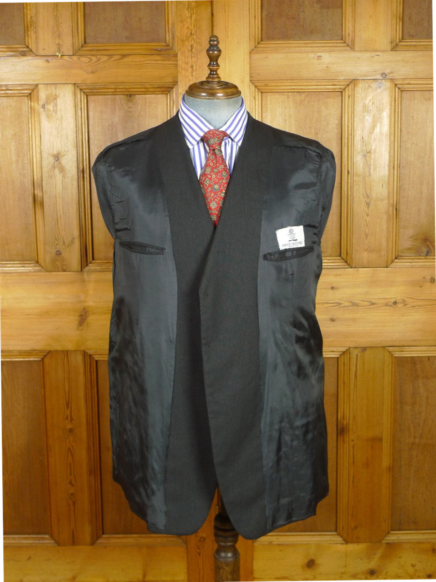 26/1057 dege & skinner 2004 savile row bespoke charcoal grey 3-button worsted suit 44 regular (portly cut)