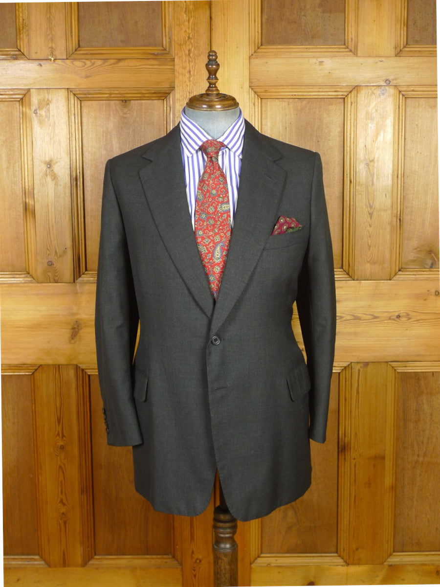 26/1058 dege & skinner 2003 savile row bespoke charcoal grey worsted suit 44 regular (portly cut)