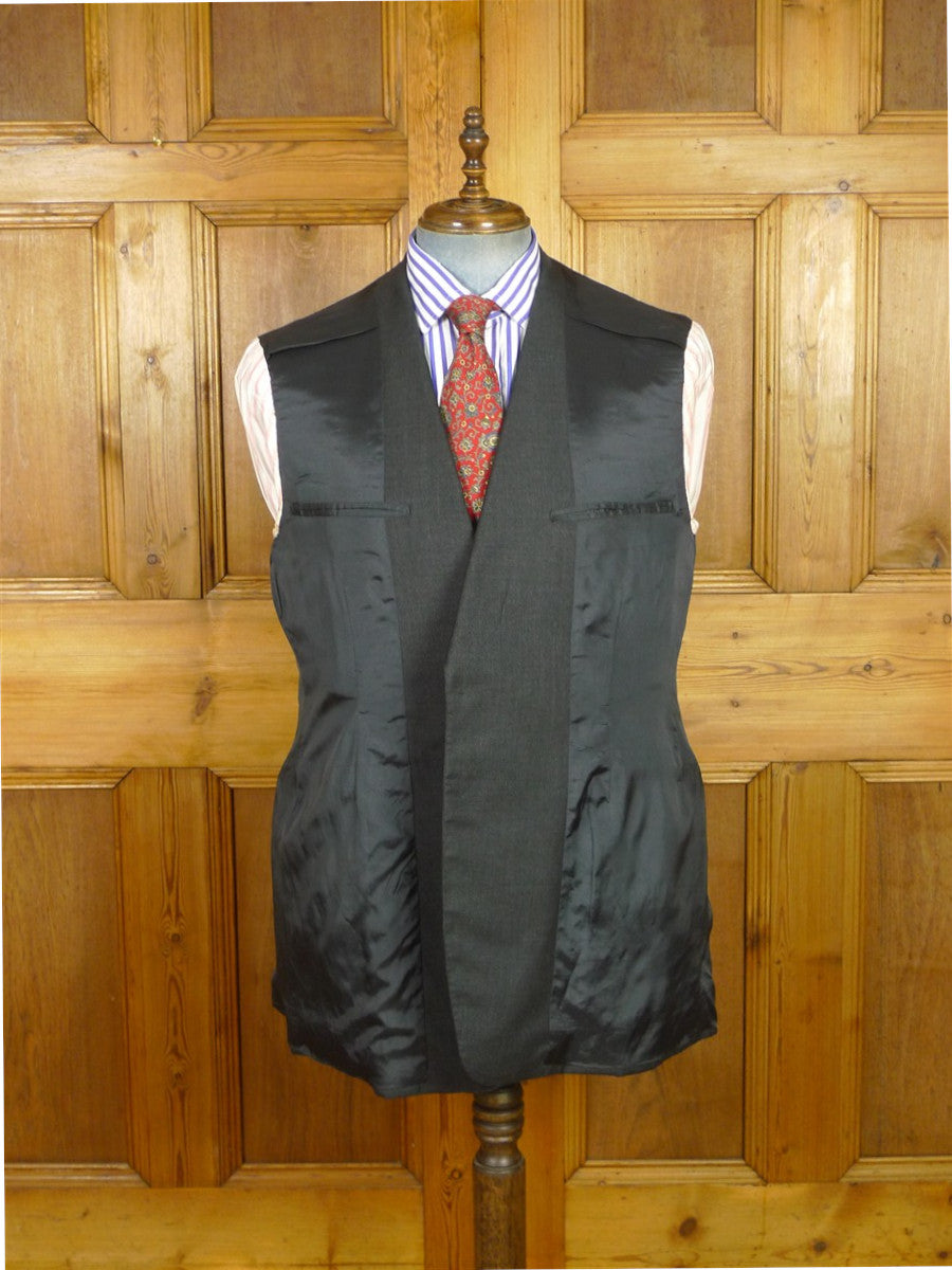 26/1058 dege & skinner 2003 savile row bespoke charcoal grey worsted suit 44 regular (portly cut)