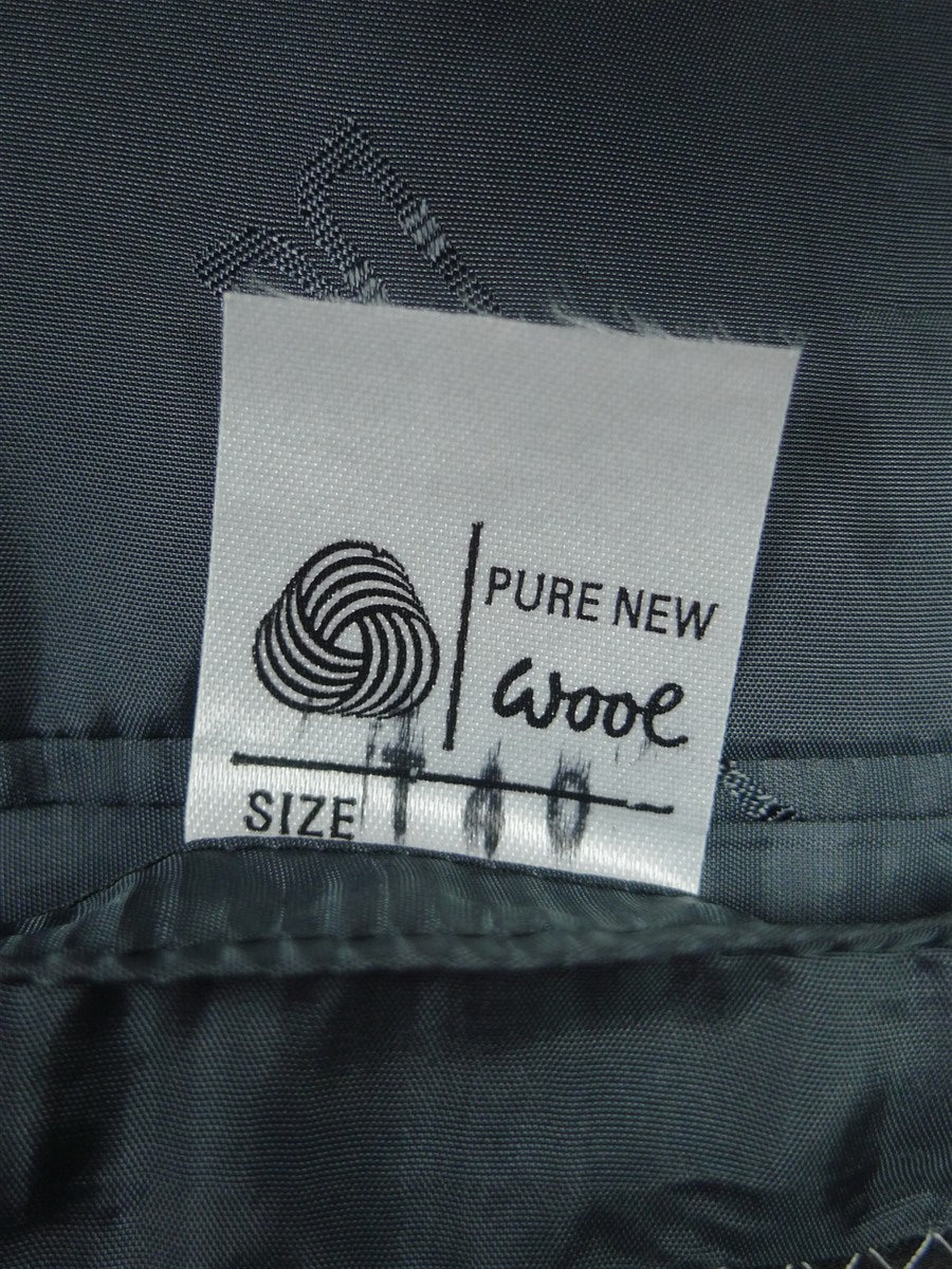 26/1105 Near immaculate daks jermyn street grey / blue prince of wales check wool suit 40 long