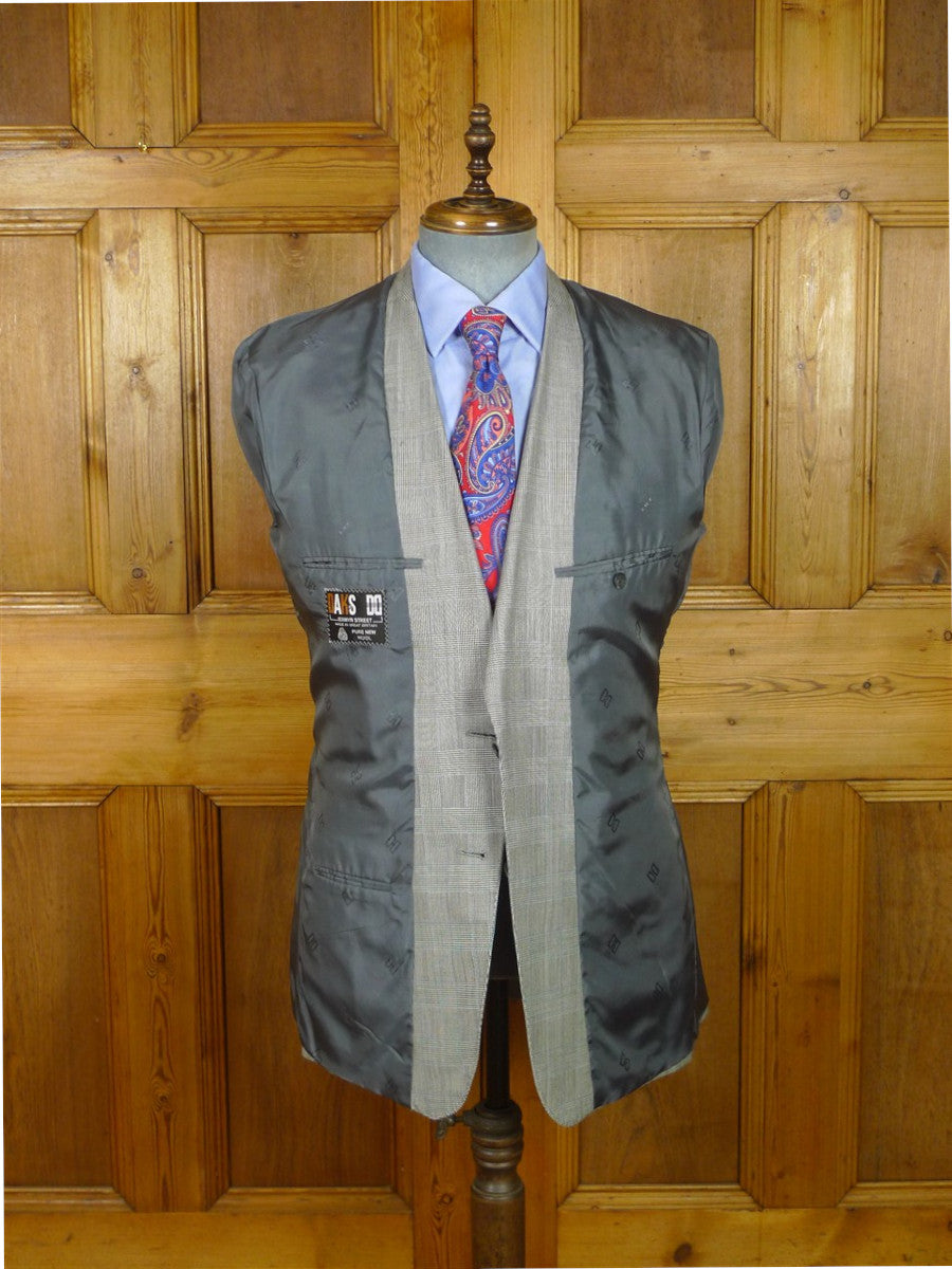 26/1105 Near immaculate daks jermyn street grey / blue prince of wales check wool suit 40 long